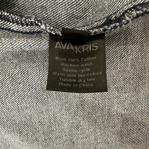 Ava Kris Distressed Denim Jacket with Removable Fox Fur Collar - Medium, EUC - Picture 8 of 8